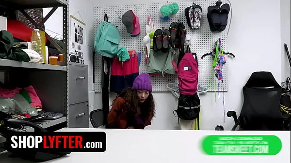 Shoplifting On Christmas Eve Goes Wrong - Shoplyfter