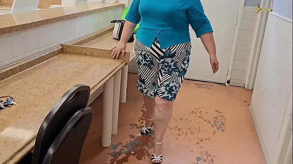 I let the maintenance guy see my legs & he got very horny and filled my pussy with his cum