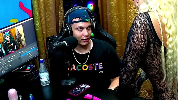 Ruan não aguentou e pegou gostoso nos peitos e no rabão delicioso da Andressa Sanchez - Podcast Pápum no Barraco! - Completo no Sheer RED