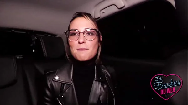 Pam et Anita, deux coquines très excitées dans un trio FFH