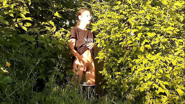 Risky public female masturbation in nature - Girls fly orgasm