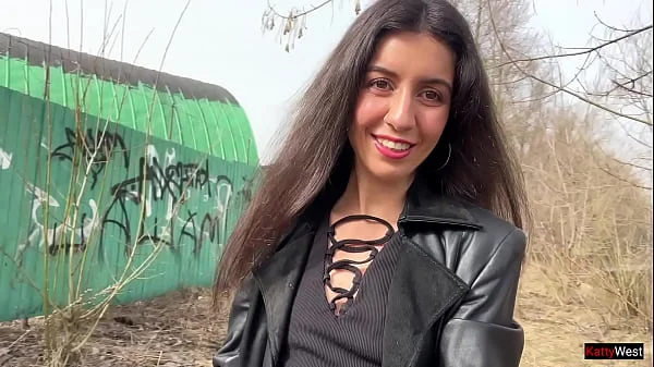 I want to walk through the park with cum on my face! Cum on my face! - Public Cumwalk
