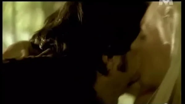 Nomi et Jessica Fiorentino - Plume Perverse (2005)