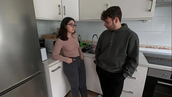 Con Mi Compañera de piso en la cocina.