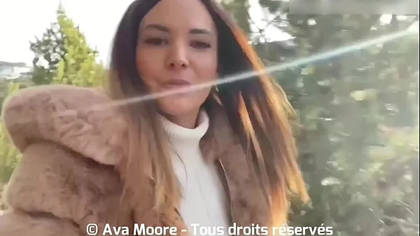 ORGASME DANS MA VOITURE, je me baise avec un gros gode au bord d'une route