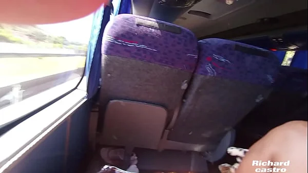 Caiu na Net Jovem Passageira é flagrada pegando na piroca do garoto no ônibus  veja o que aconteceu