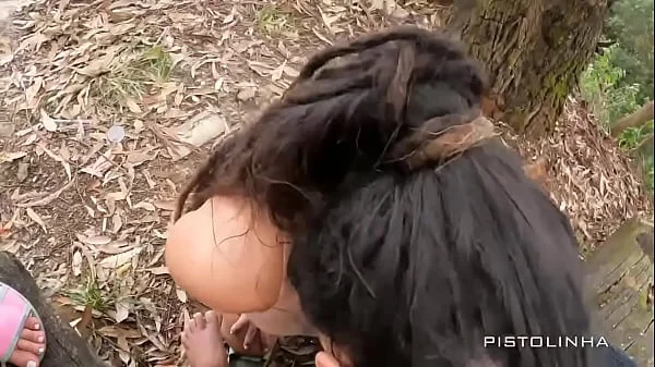- Ela se perdeu na mata e deu de cara com o lenhador que ajudou e em troca pediu uma foda de respeito ( COMPLETO NO RED )
