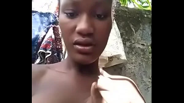 Jolie fille nue