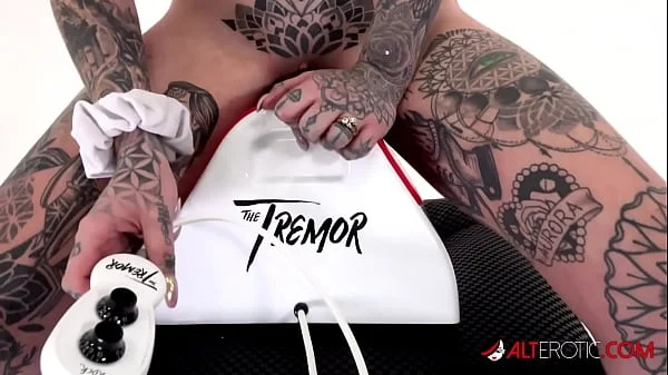 Tattooed Amber Luke rides the tremor for the first time