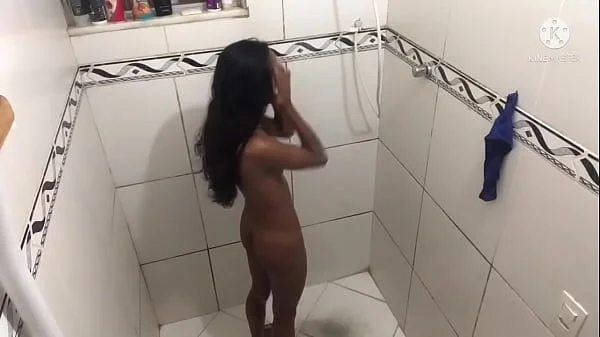 Peguei a novinha tomando banho comi ela no chuveiro